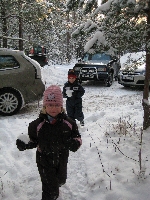 Barnen gillade snön.